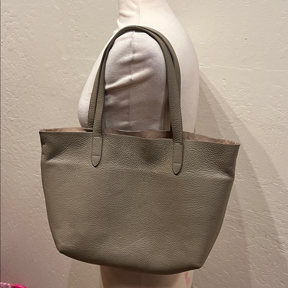 Cuyana leather tote